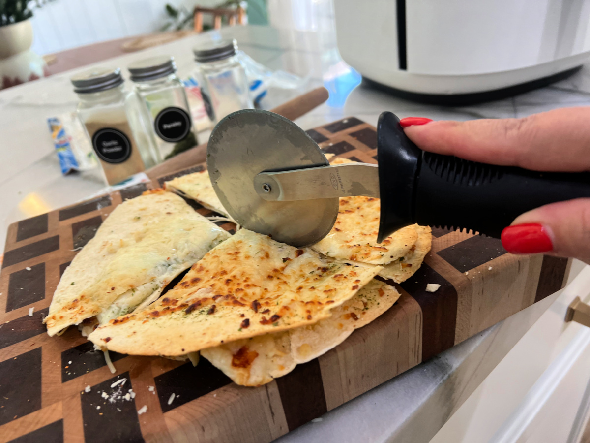 The Tortilla Garlic Bread Trend is Worth Trying!