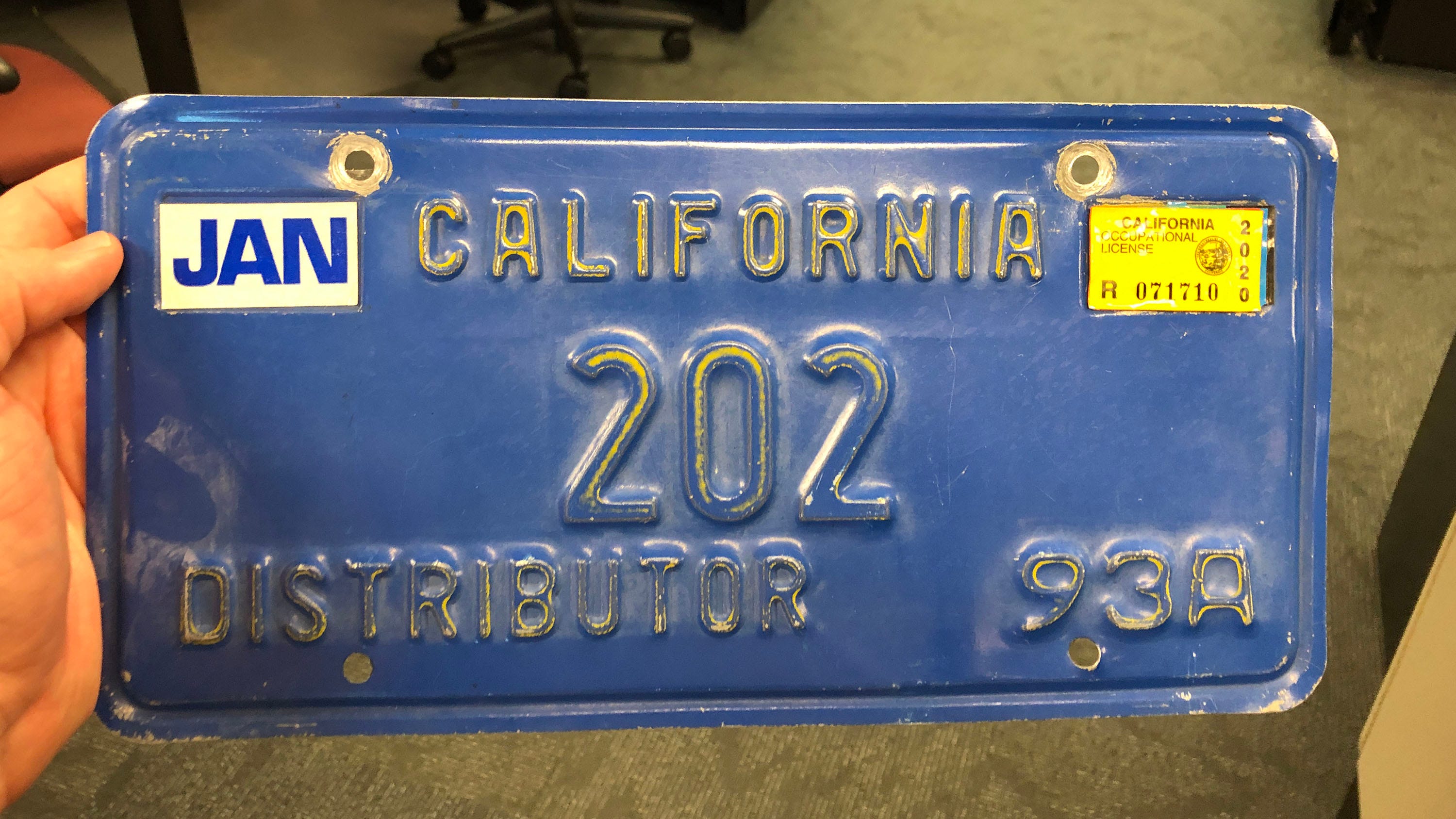 Mitsubishi still using 1982 blue California manufacturer license plates