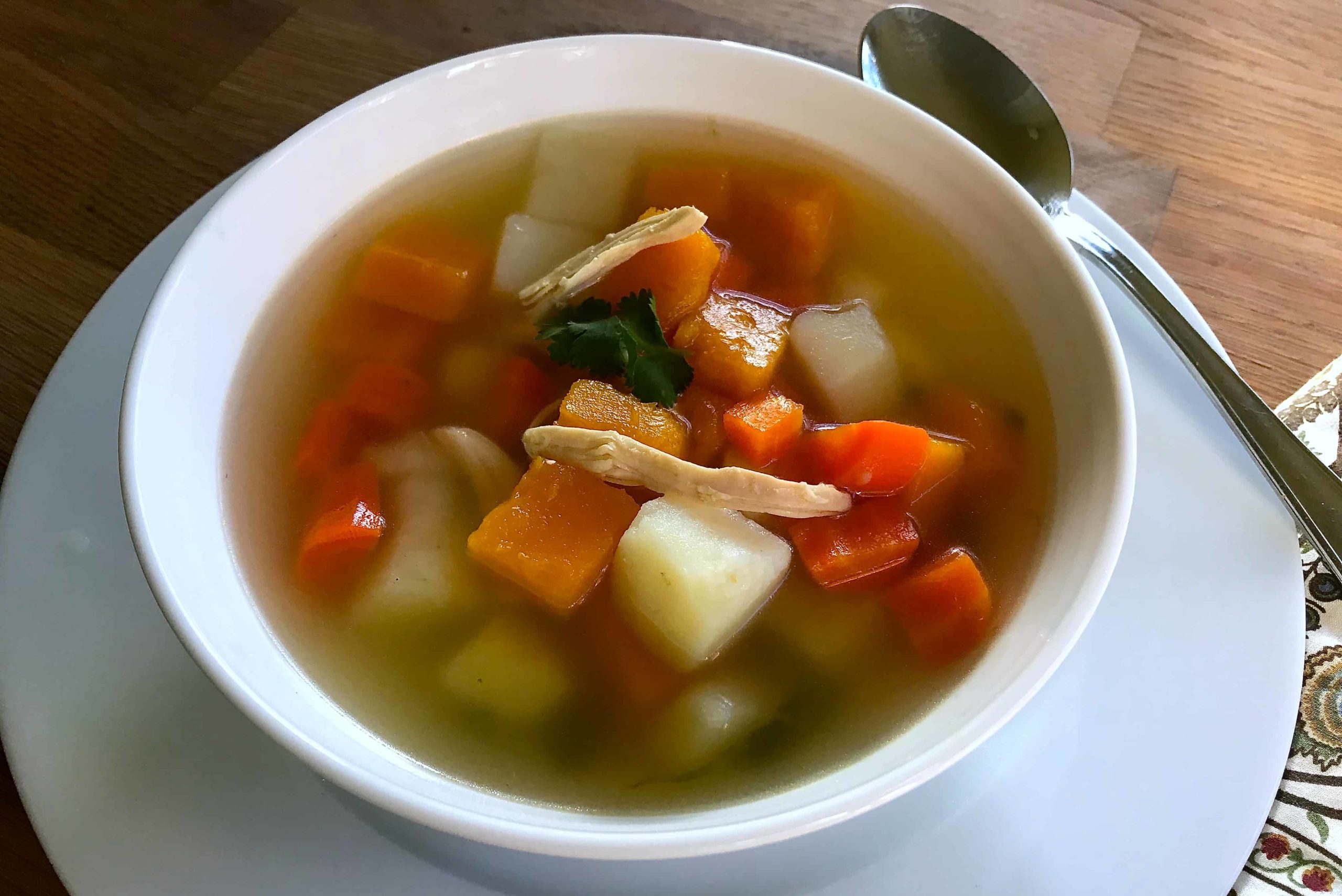 La mejor receta de sopa de pollo reconfortante y deliciosa Hispana