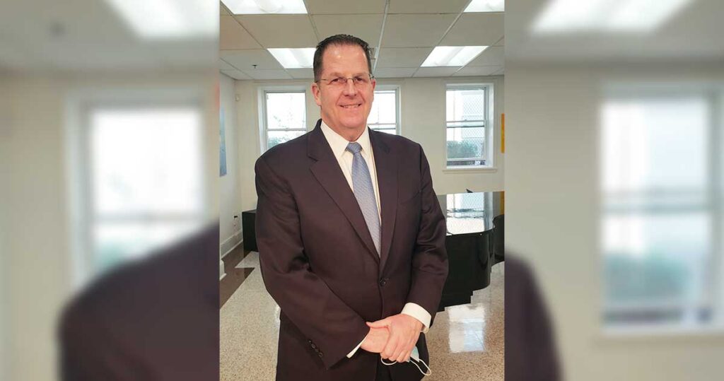 Alcalde Brian Stack continúa en Union City