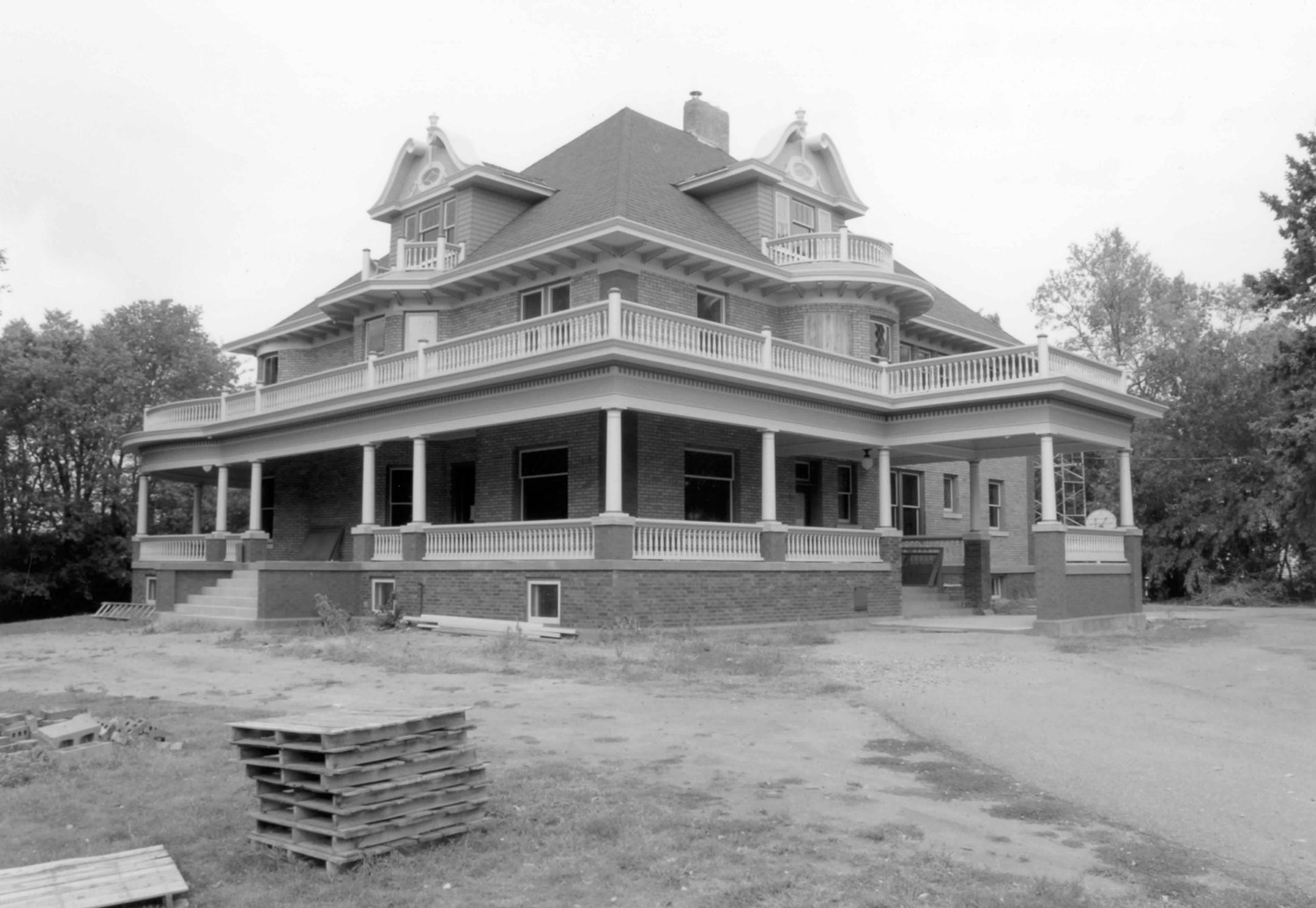 Pictures C.B. Kennedy Mansion, Canton South Dakota