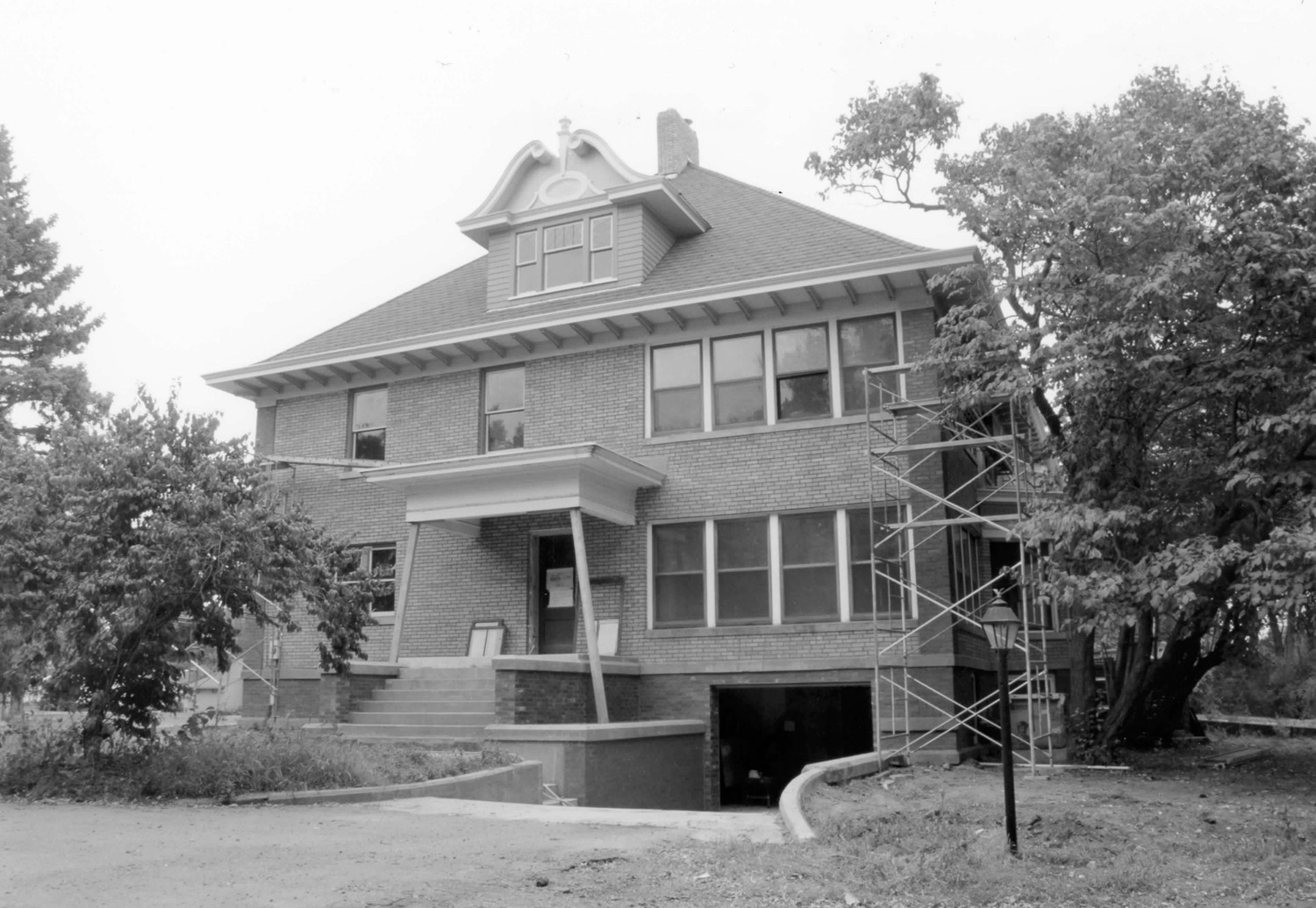 Pictures C.B. Kennedy Mansion, Canton South Dakota