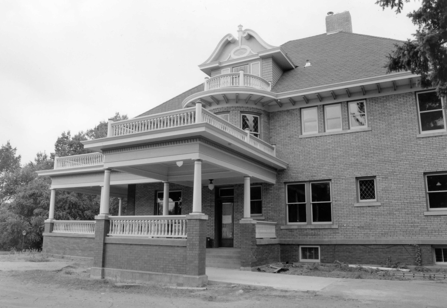 Pictures C.B. Kennedy Mansion, Canton South Dakota