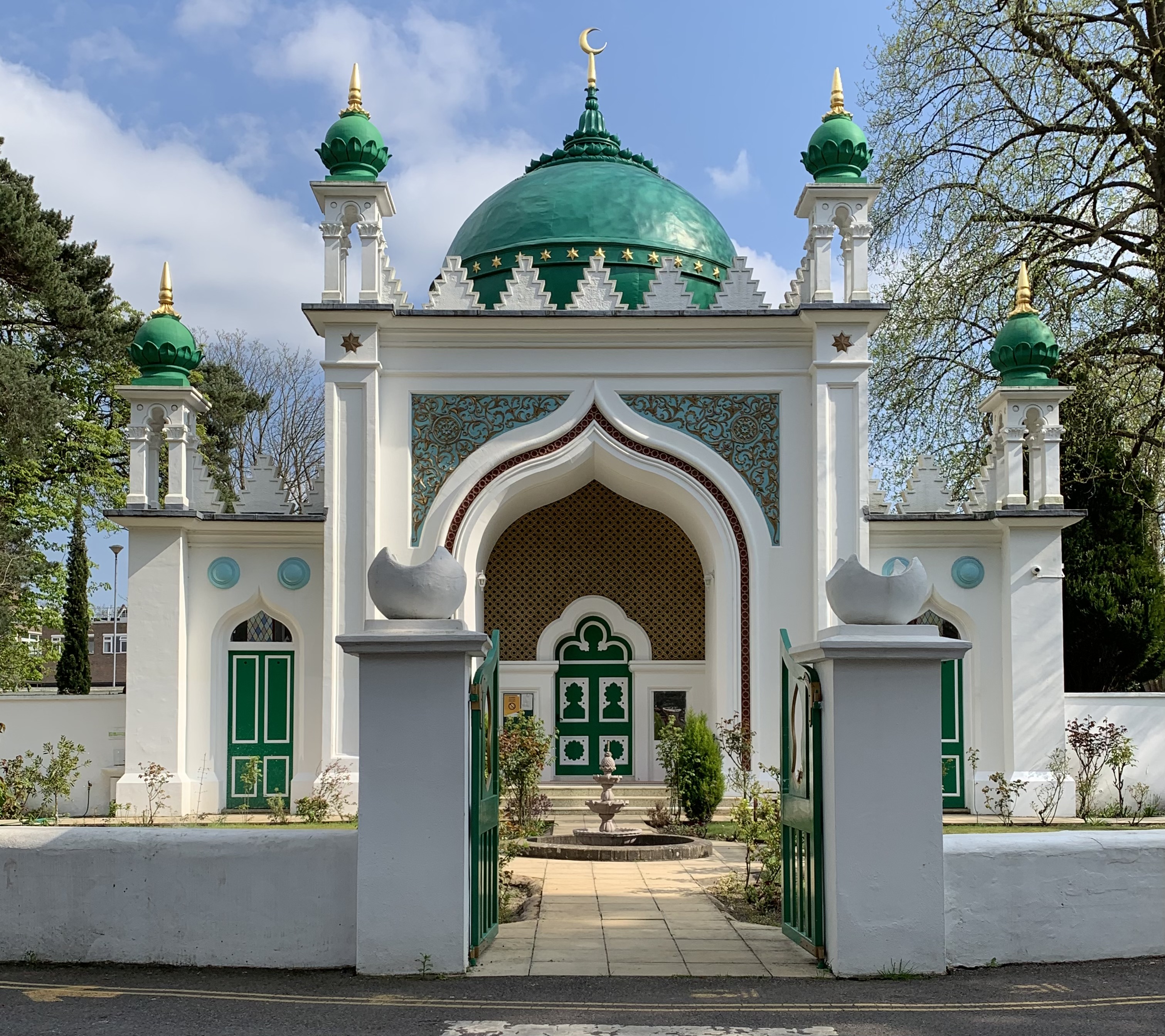Britain’s First PurposeBuilt Mosque