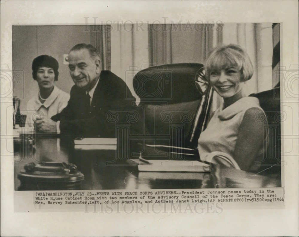 Pres. Johnson meets with Peace Corp. Adviser at White House. 1964 Vintage Press Photo Print