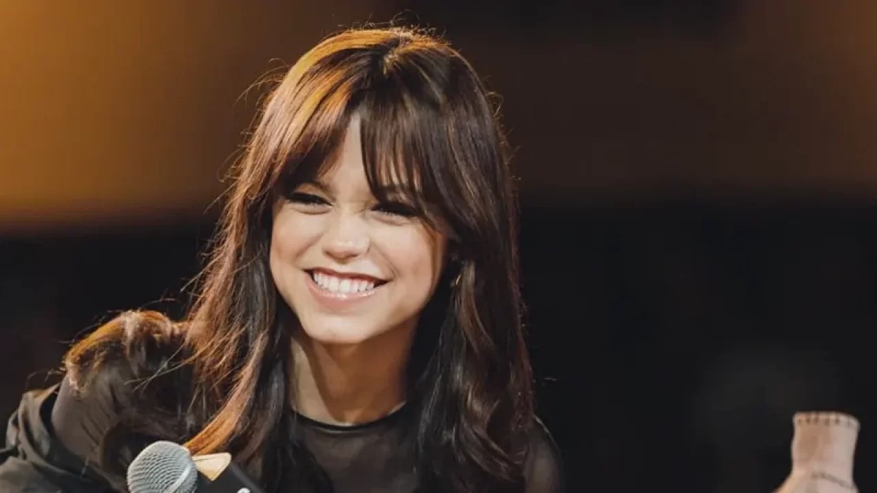 Jenna Ortega IslaghAbaigh(06)