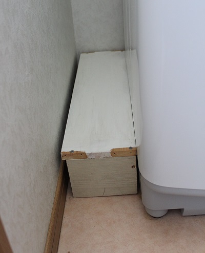 防水パンのカバーを簡単Diy♪「掃除も楽」で「見た目」も「機能性」もアップ！｜Limia (リミア) 洗濯機の排水ホースカバーを手作りDiy！汚れ防止と見た目Up｜暮らしにひとてま