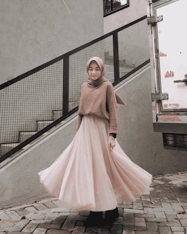 Ide OOTD Hijab dengan Berbagai Jenis Rok, Simple! Inspirasi Tiada Henti