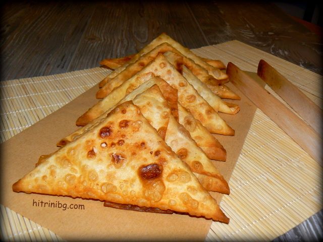 Банички с шунка и кашкавал - ДОМАШНИ ХИТРИНИ