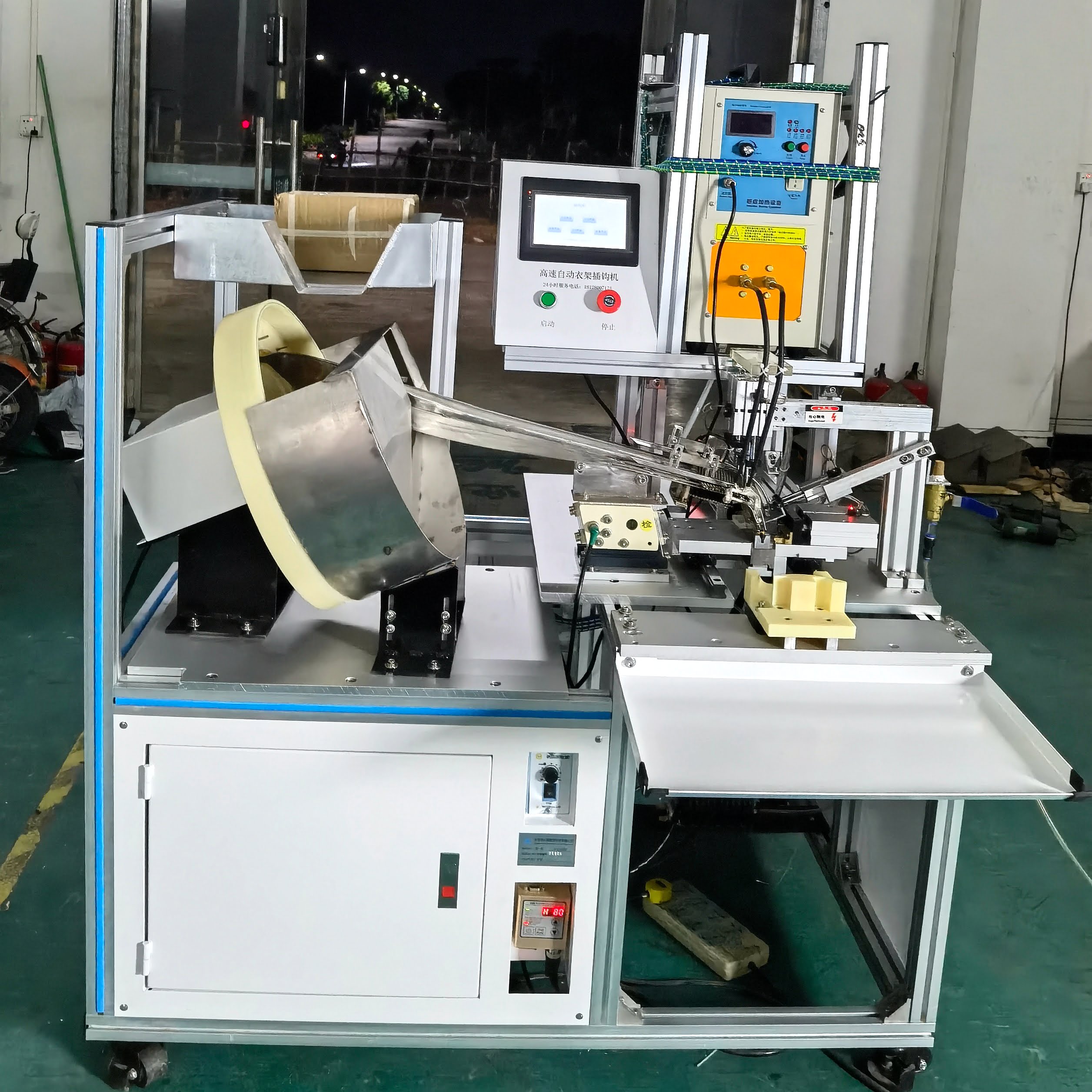 Automatic coat hanger machine for plastic coat hanger hjunpacking