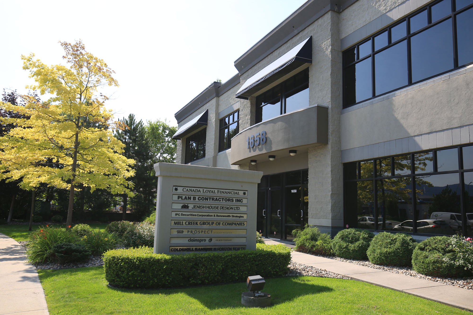 101 1658 Commerce Avenue, Kelowna, BC HM Commercial Group