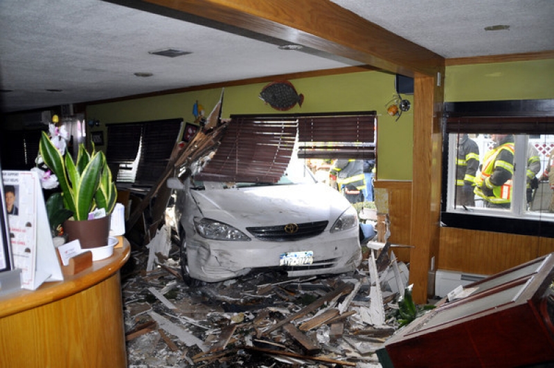 Mutual Aid to Greenlawn F.D. Car vs Building Huntington Manor Fire