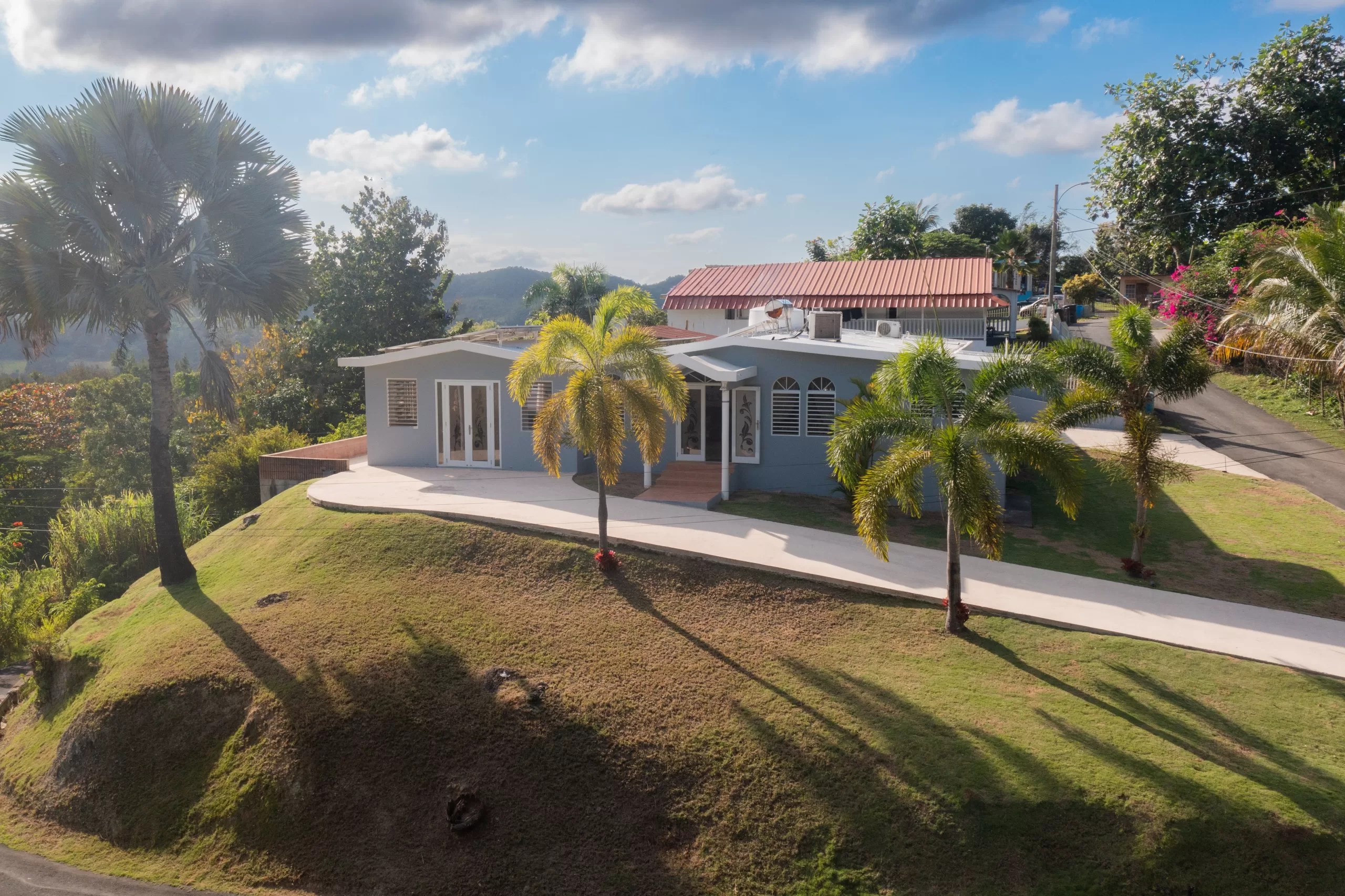 HOUSE IN BO. RÍO ARRIBA SALIENTE MANATÍ, PUERTO RICO HMP PROPERTIES