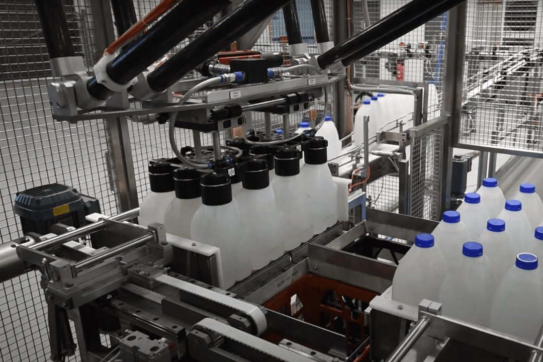 HMPS Crate Packer Featuring Vacuum Pickup HMPS