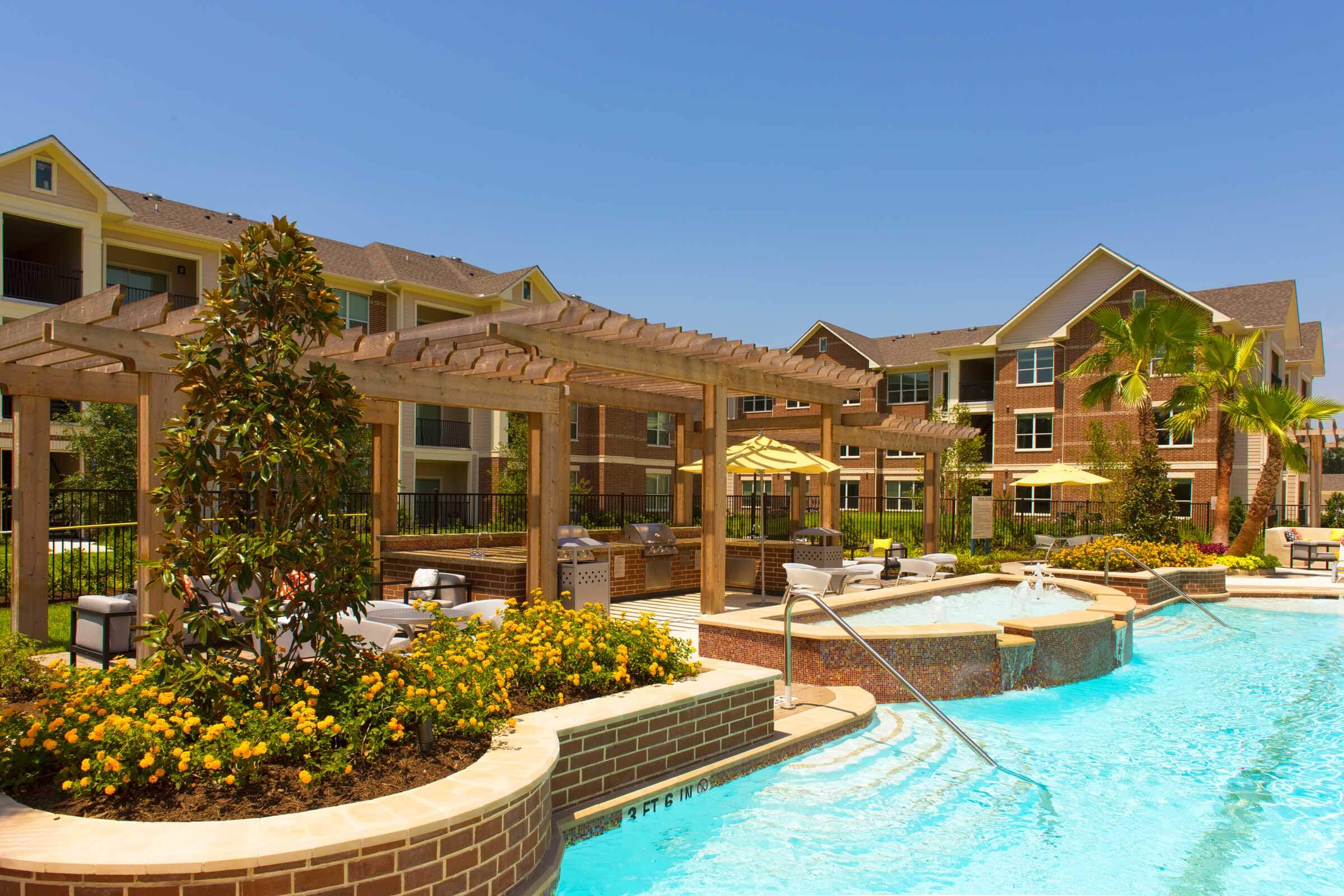 Ravella at Kingwood Hoar Construction