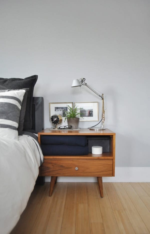 40 Bedside Table Decor Ideas to Fill that Odd Gap