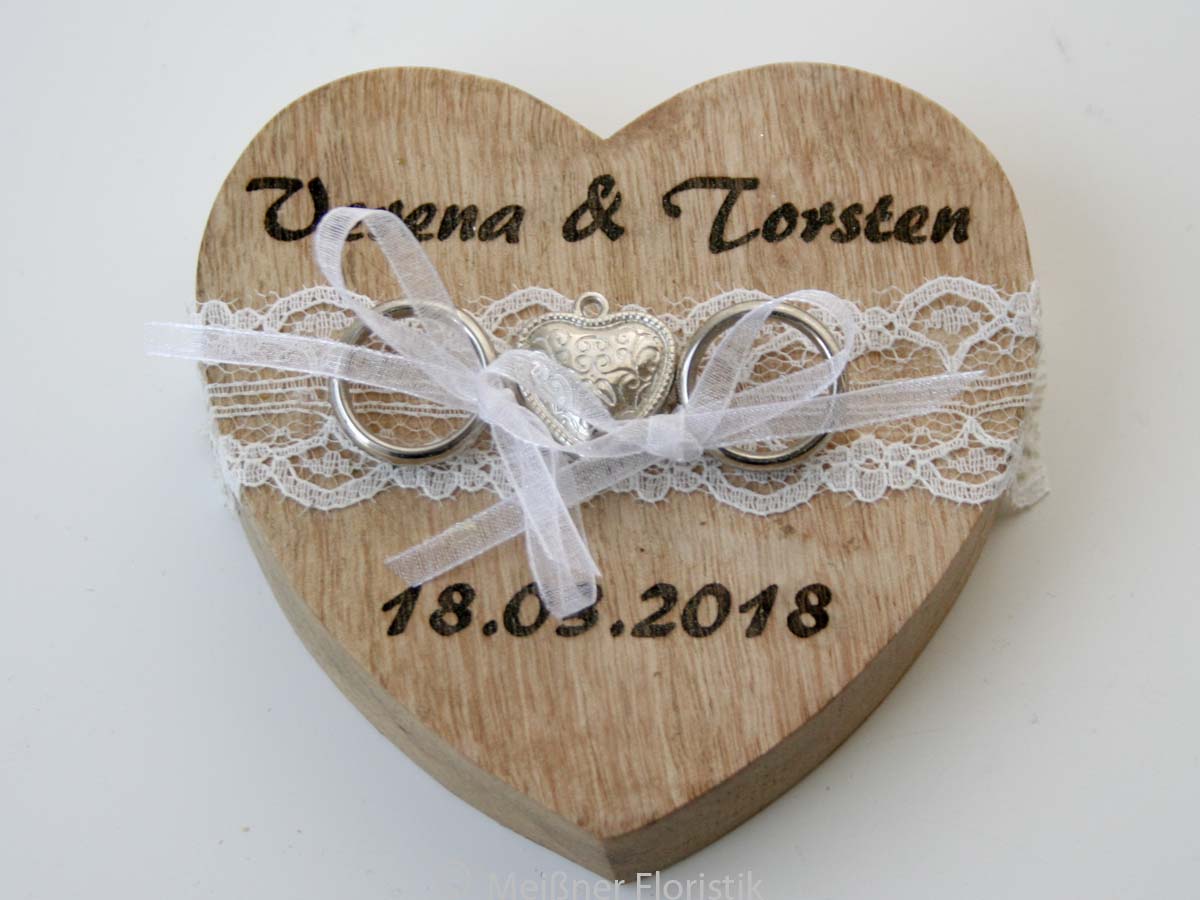 Ringkissen Holz Herz klein mit Gravur 2 meissnerfloristik