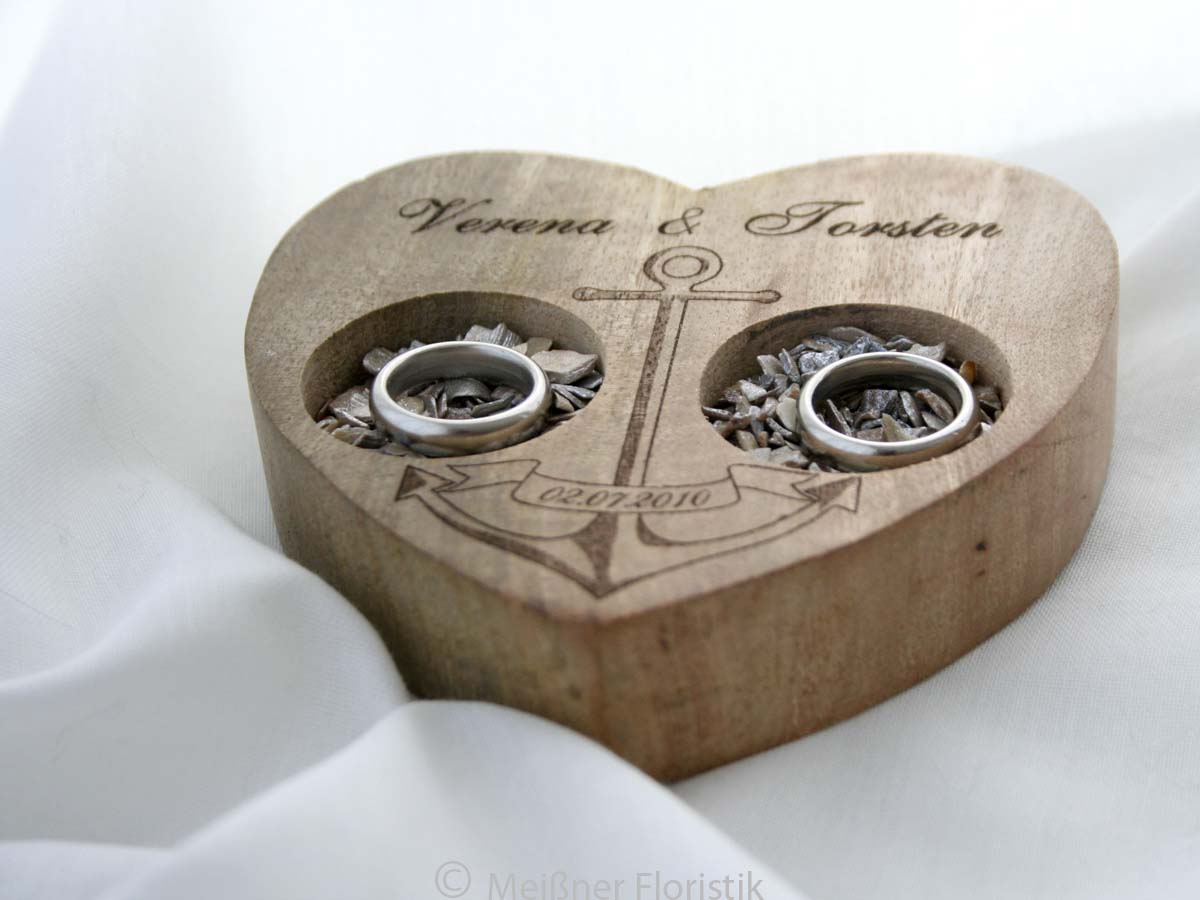 Ringkissen Hochzeit Holz Herz klein mit Gravur Maritim mit Namen und
