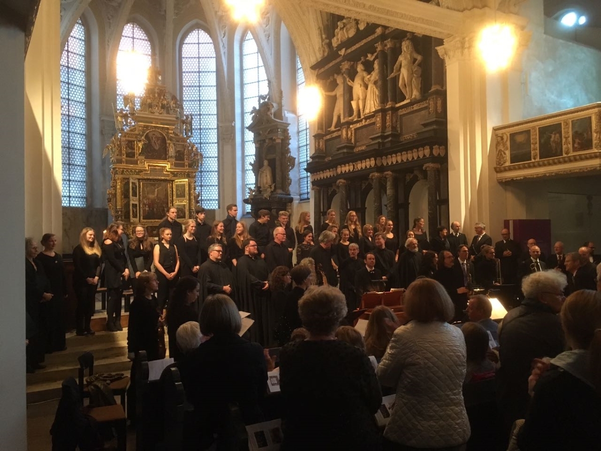 HöltyGymnasium Celle Chor des HöltyGymnasiums und Profichöre auf