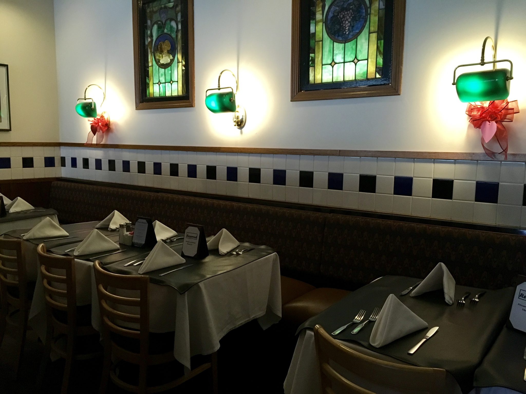 Hoffstots Restaurant In Oakmont Pennsylvania - 3rrvtca