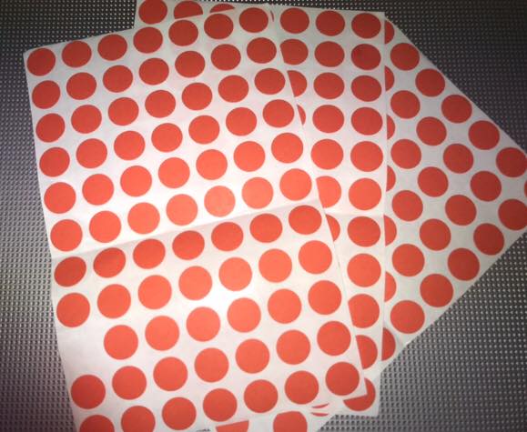 [攝影趣事90] 如果不想走在街上被人拍，頭上貼個「紅點」就好了