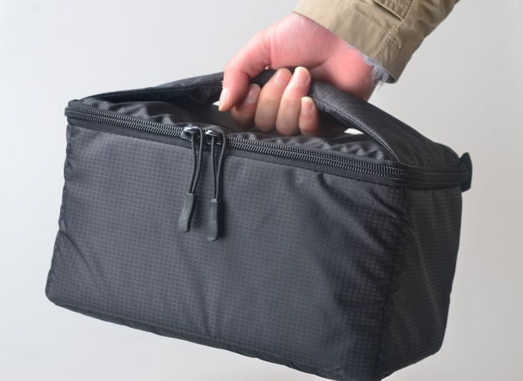 [攝影趣事91] 我推薦最輕巧相機攜帶方法 – 內襯包、槍包、相機鏡頭包布