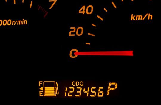 自動車保険の走行距離がオーバーしたら？損保各社対応の一覧比較 1番安い自動車保険教えます