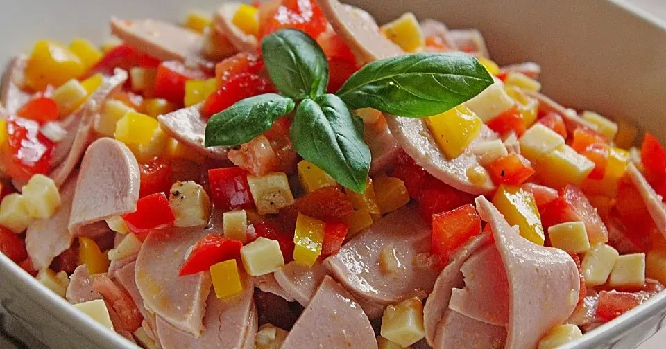 PIKANTER PAPRIKA KÄSE WURST SALAT holabys