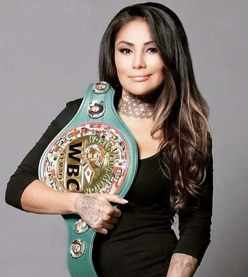 Mariana "La Barby" Juárez Hola Mi Fan