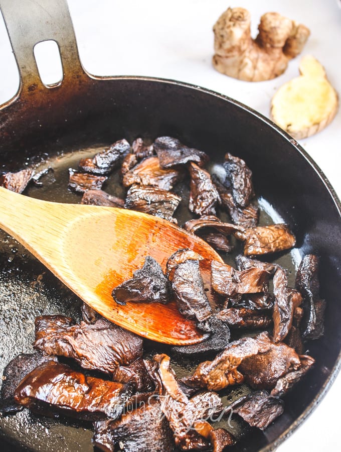 Vegan Risotto de hongos y vino tinto