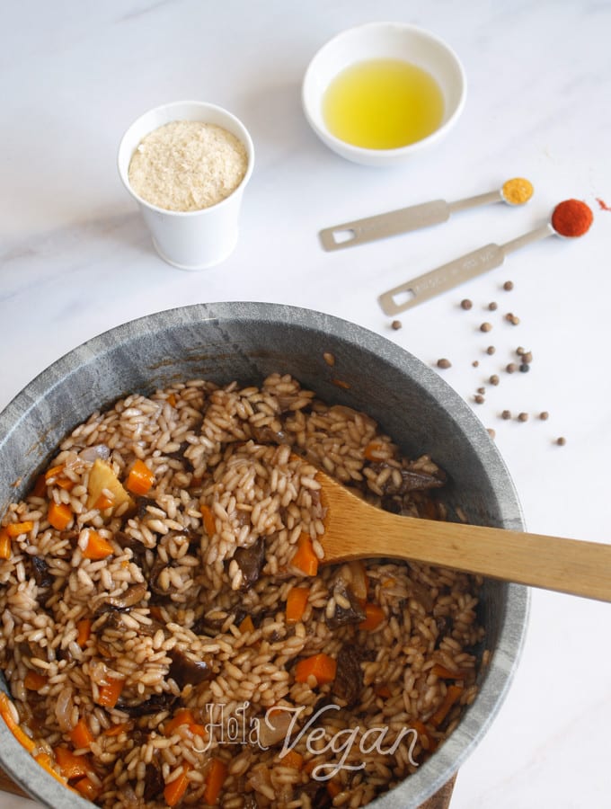 Vegan Risotto de hongos y vino tinto