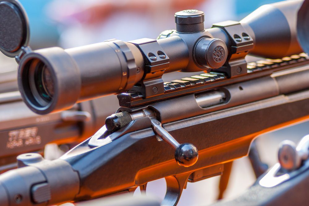 What Makes a Good Rifle Scope? Hold Right Edge