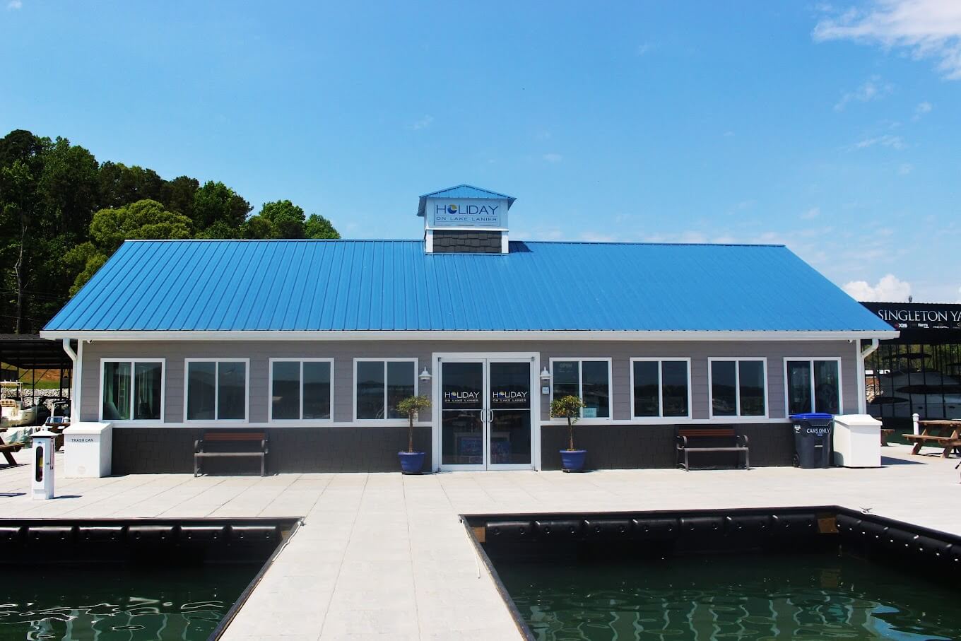 Boat Service, Boat Sales, Boat Towing Holiday Marina