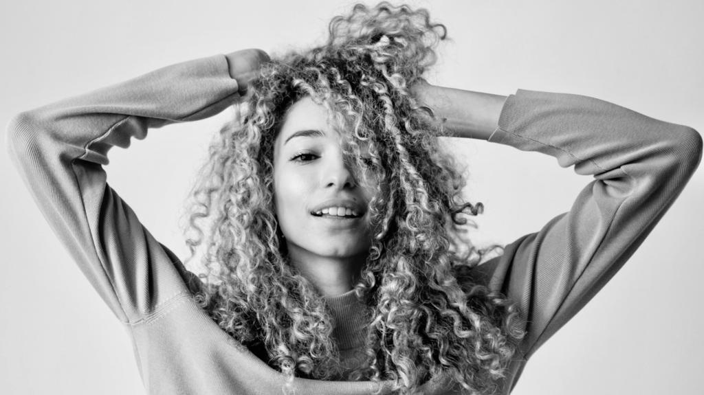 Scalp brush 5 gezondheidsvoordelen van een hoofdhuidmassage Holistik