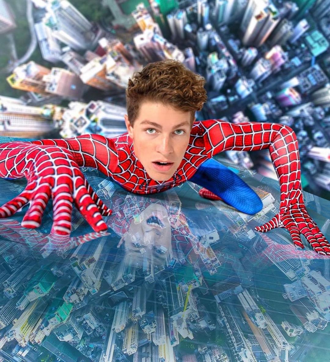 Ben Azelart HollyWire