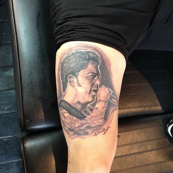Le BUZZ Une fan se fait tatouer le visage de Marc Dupré sur la cuisse
