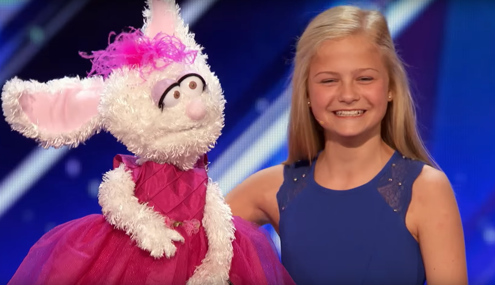 Une jeune ventriloque d'America's Got Talent fait fureur sur les