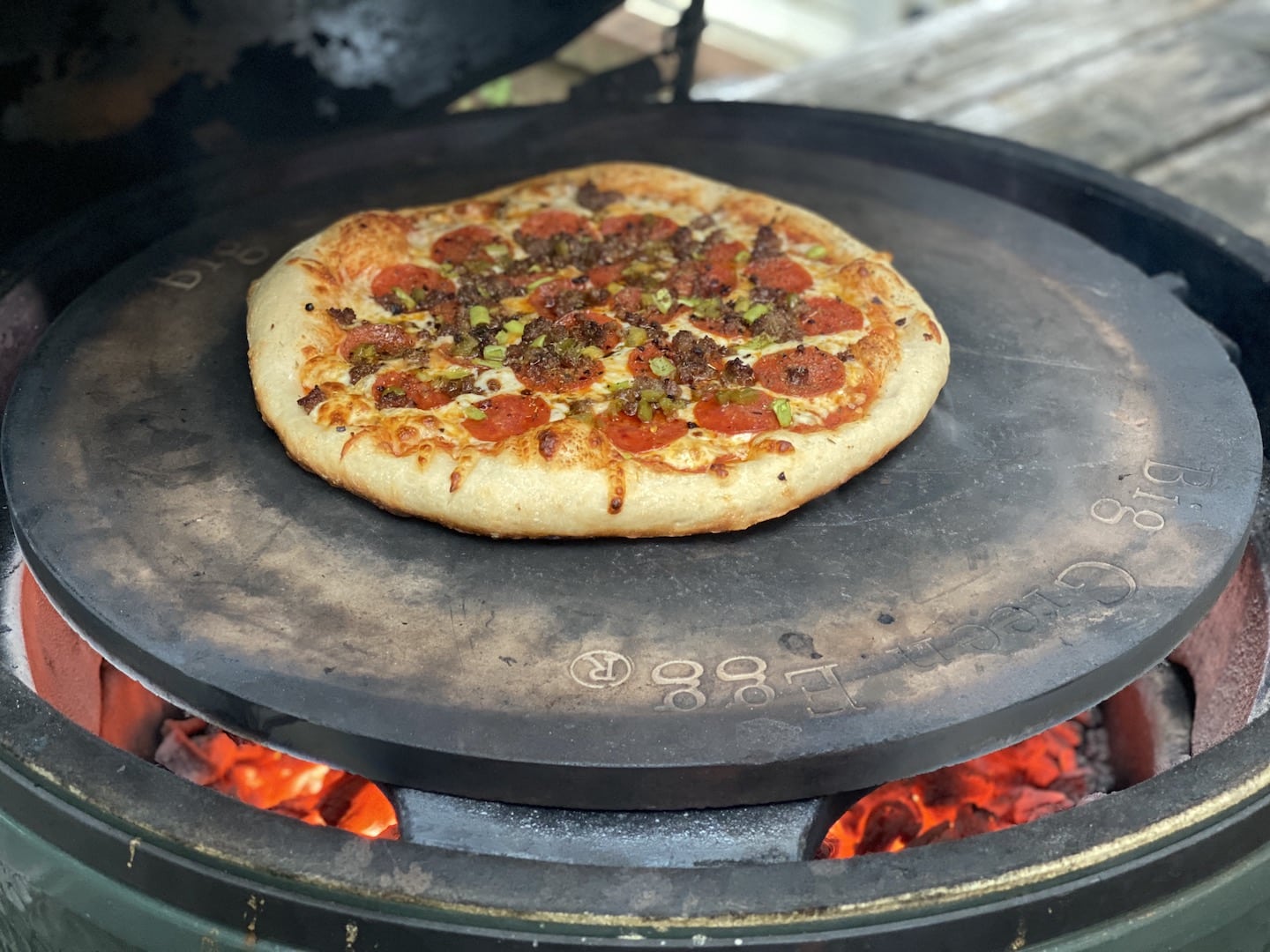 Pizza on the Big Green Egg made easy! Holmes Cooks