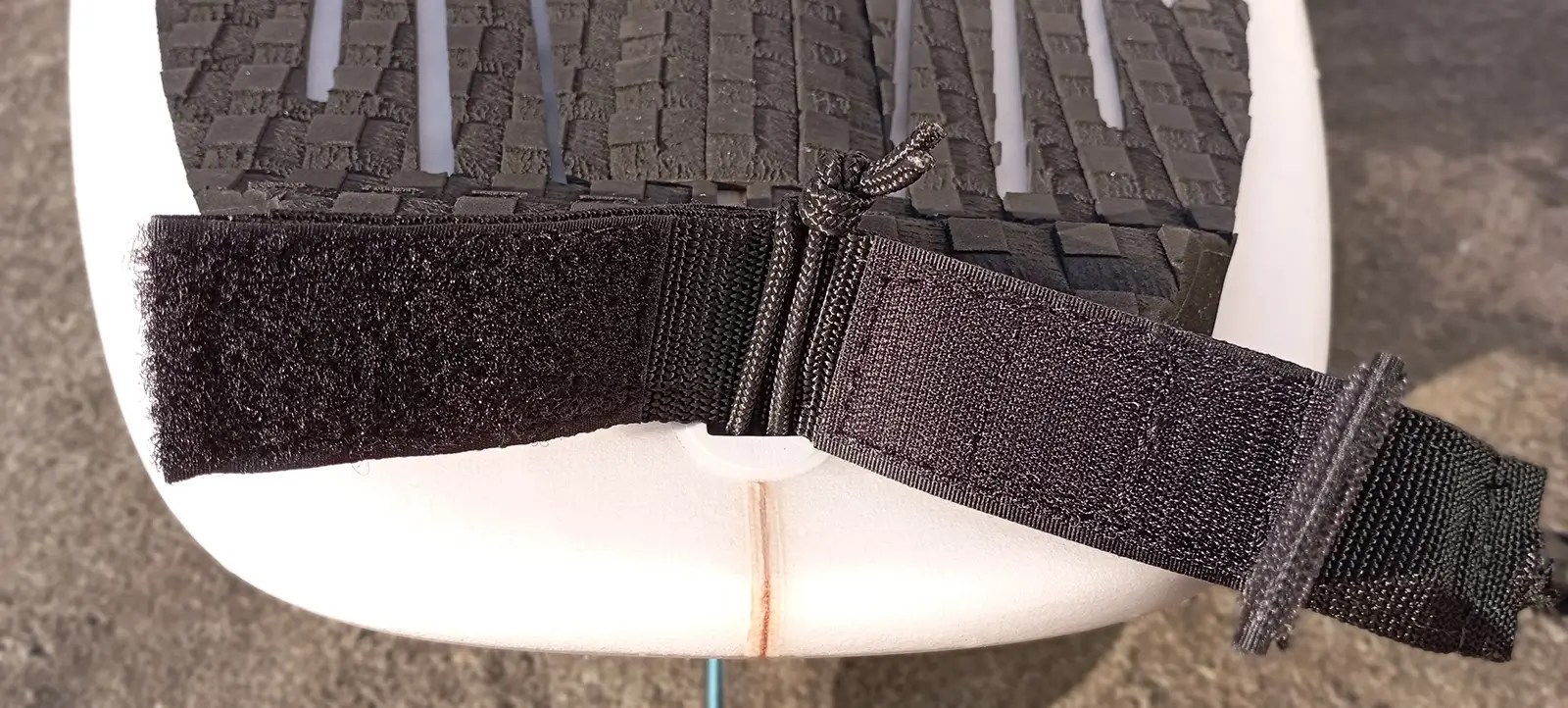 How to install and tie a surfoard leash with pictures Holyfins