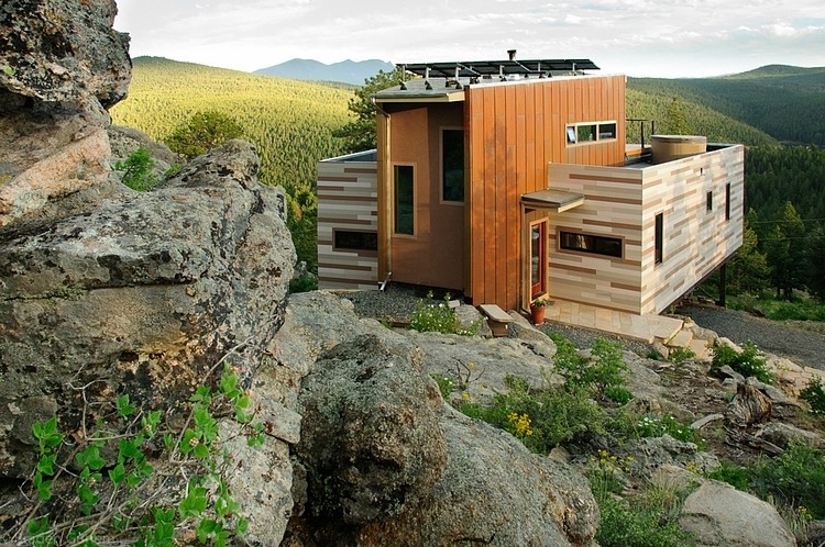 Shipping Container House by Studio HT HomeAdore HomeAdore