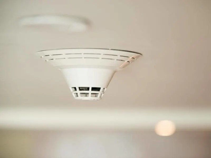 How Long Will a Smoke Detector Beep Before It Stops? - HomeApricot