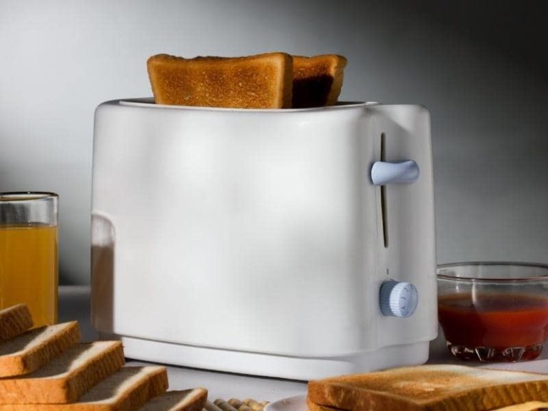 How Many Watts Does a Toaster Use? (Read This First!) HomeApricot