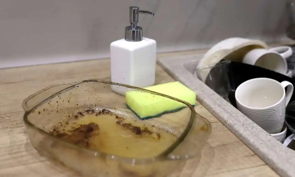 How to Clean Glass Cookware