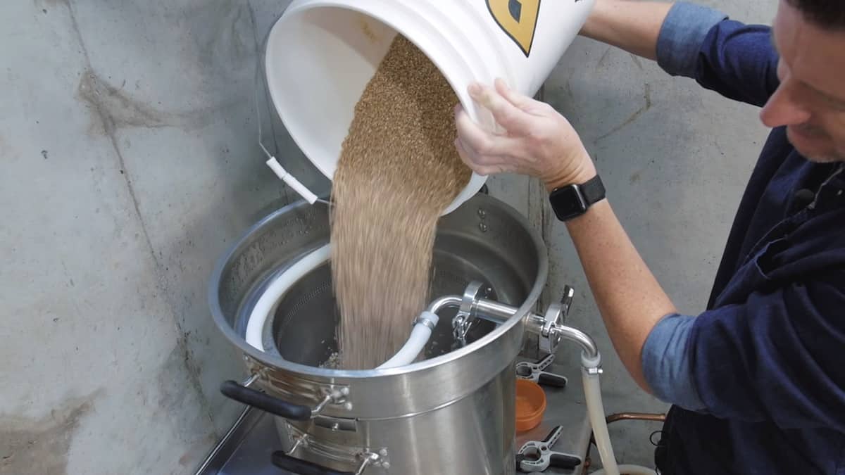 How To Brew Hefeweizen (Weissbier) [Full Recipe] Homebrew Academy