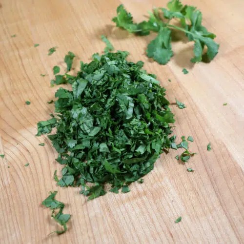 How To Cut Cilantro 2 Easy Steps Home Cook Basics
