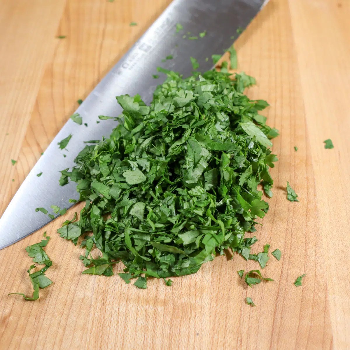 How To Cut Cilantro 2 Easy Steps Home Cook Basics