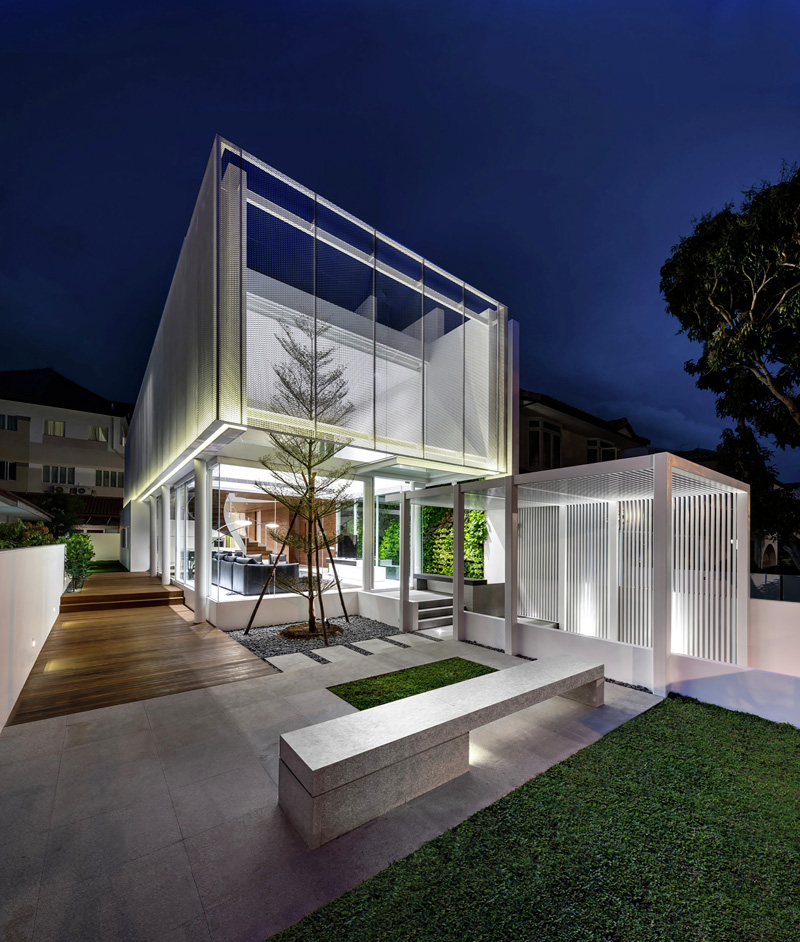 An Impressive House Out of a Floating Box in Singapore