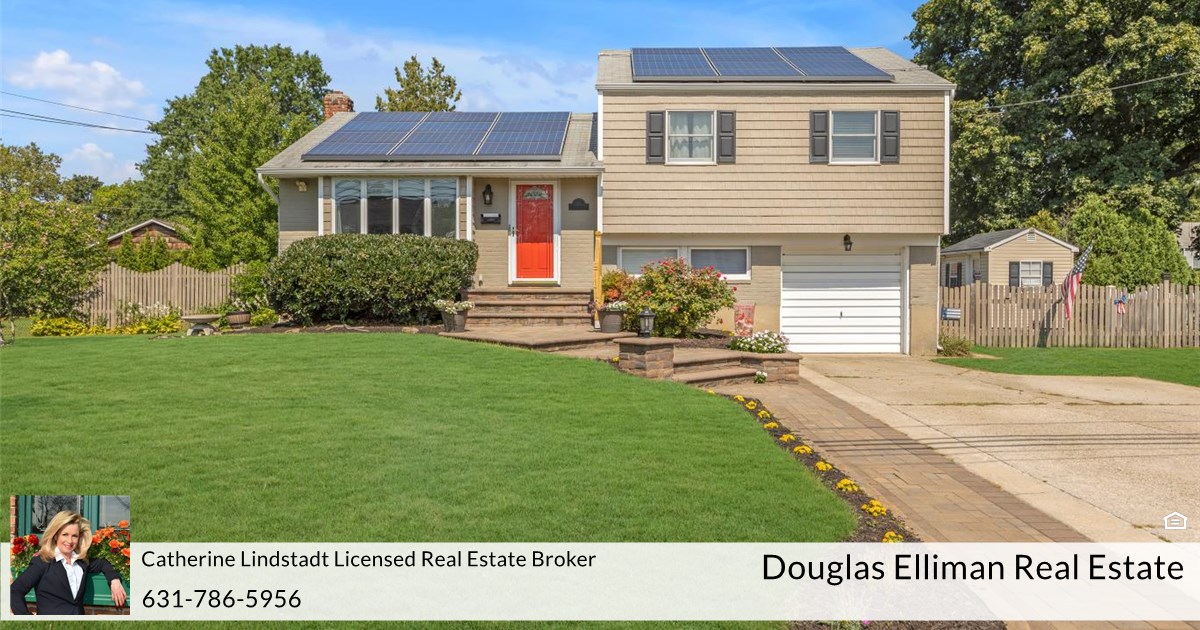 19 Tennyson Pl, Greenlawn, NY 11740