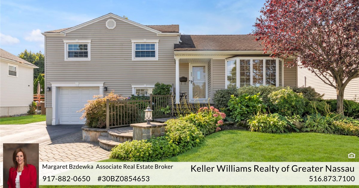 22 Circle Dr, Syosset, NY 11791