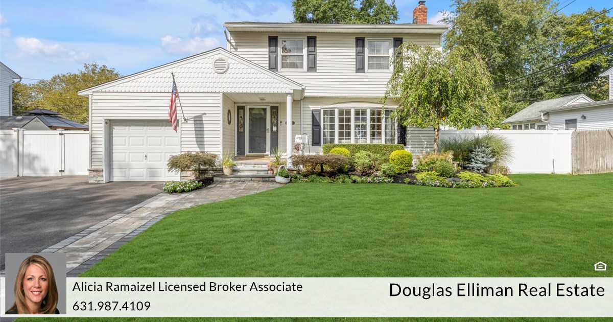 19 Munson Ct, Melville, NY 11747